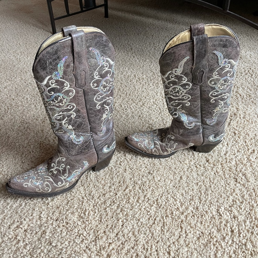 CORRAL COWBOY BOOTS W/ SEQUINS